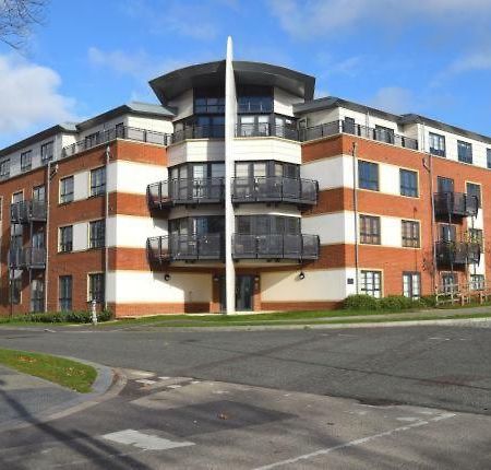 Blue Sky Apartments @Wallis Square, Farnborough Farnborough  Kültér fotó