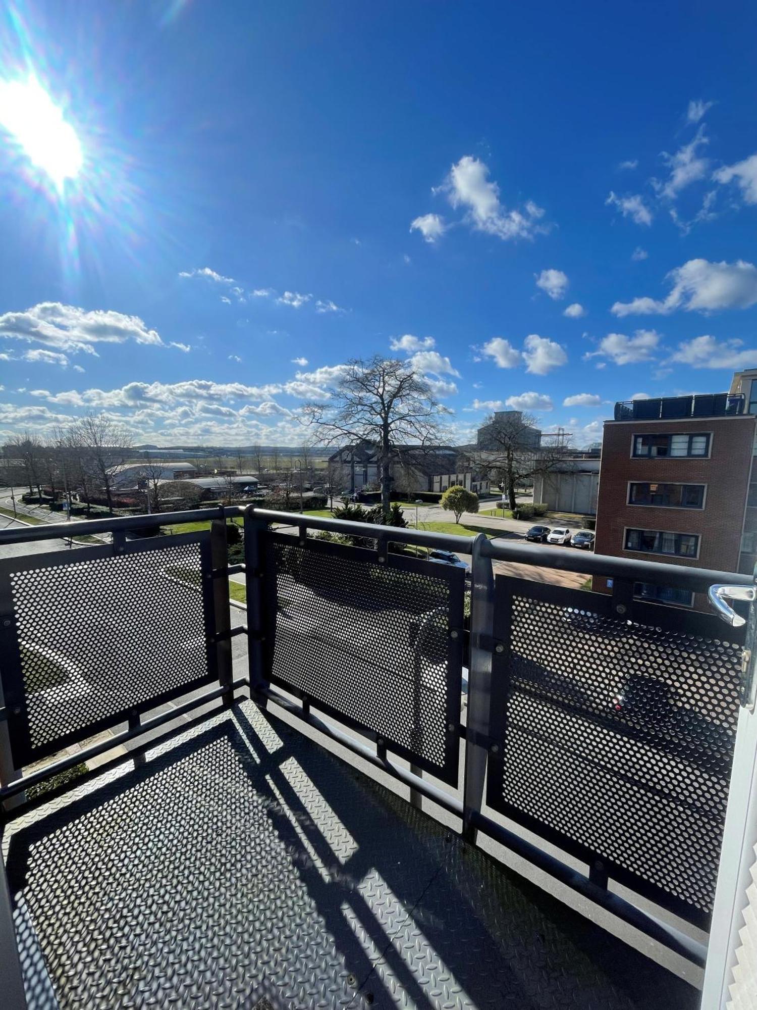 Blue Sky Apartments @Wallis Square, Farnborough Farnborough  Kültér fotó