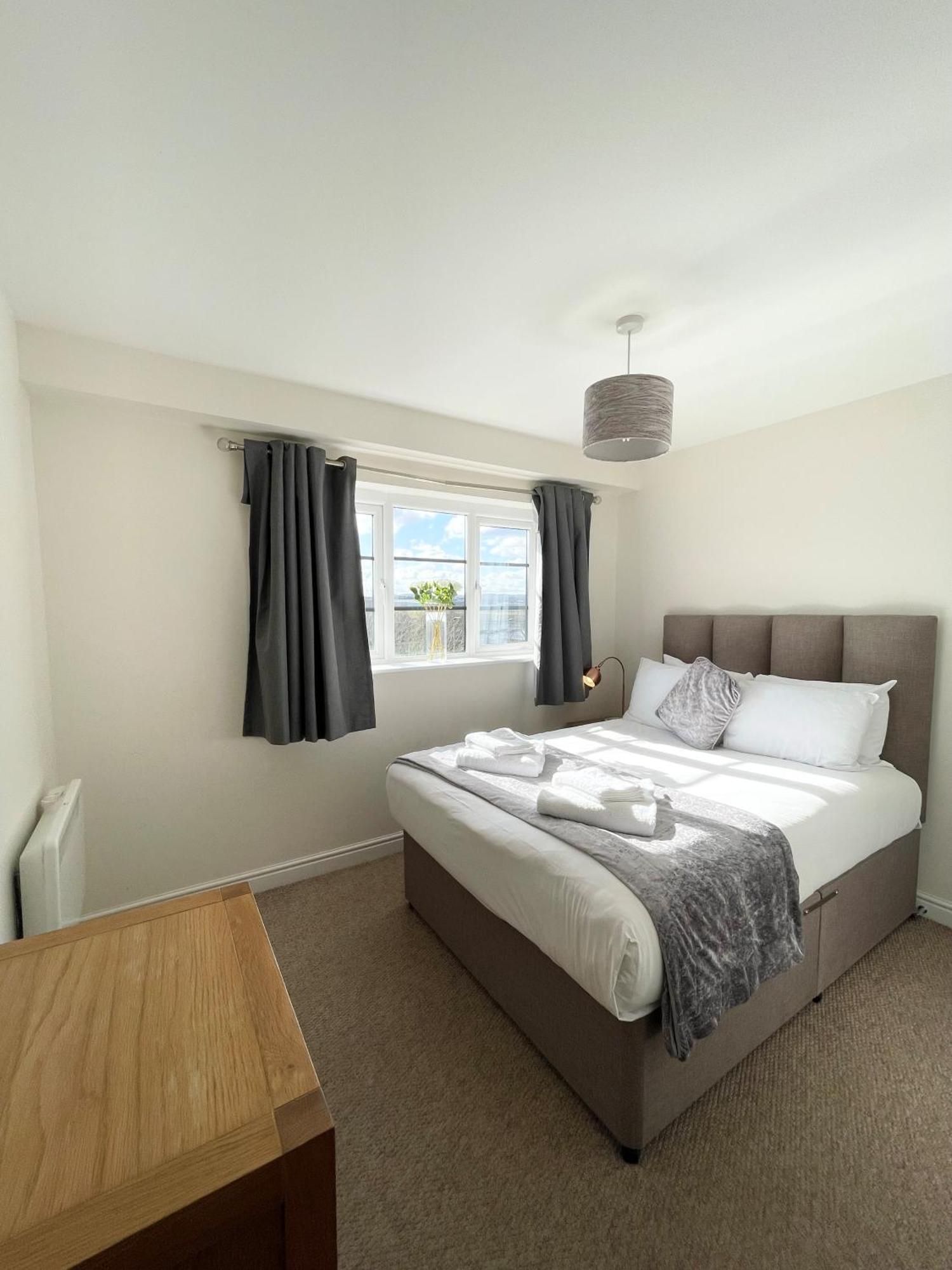 Blue Sky Apartments @Wallis Square, Farnborough Farnborough  Kültér fotó